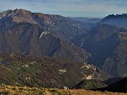 78 Dal verde pianoro della Baita Venturosa bella vista su Cespedosio-Val Parina-Menna a sx ed Alben-Castello-Vaccareggio a dx